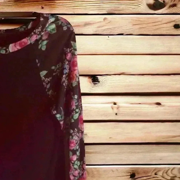 Goo Yoo Women's size medium black tunic tee with flowered sleeves. - Picture 2 of 2